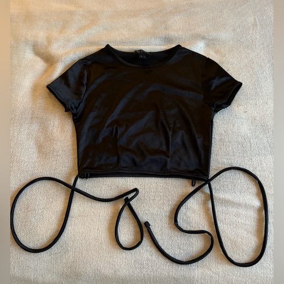 Black Tie Cropped Tee - Picture 1 of 1